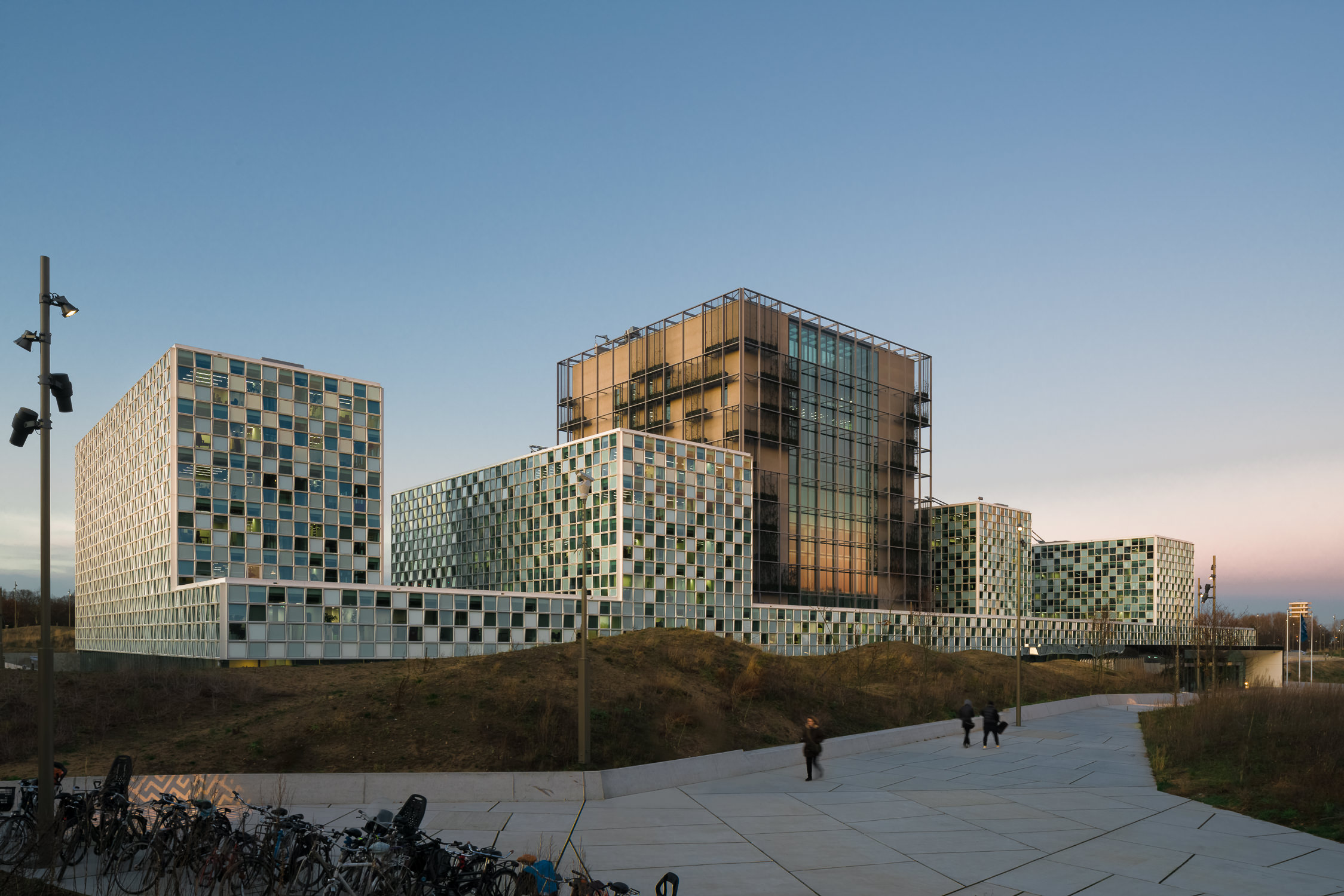 dusk at the icc den haag by schmidt hammer lasson 