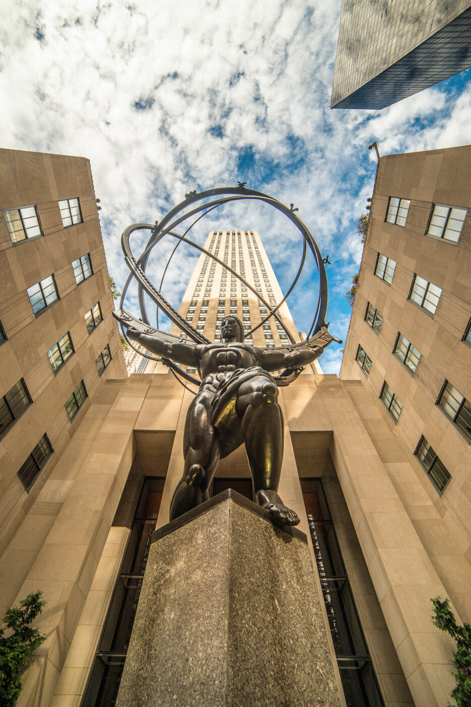 New York: Atlas Statue