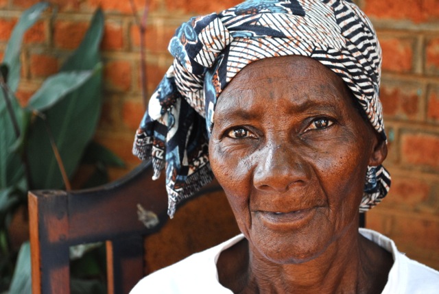 Helena is a Market Colors craftsman living in Malawi, Africa.