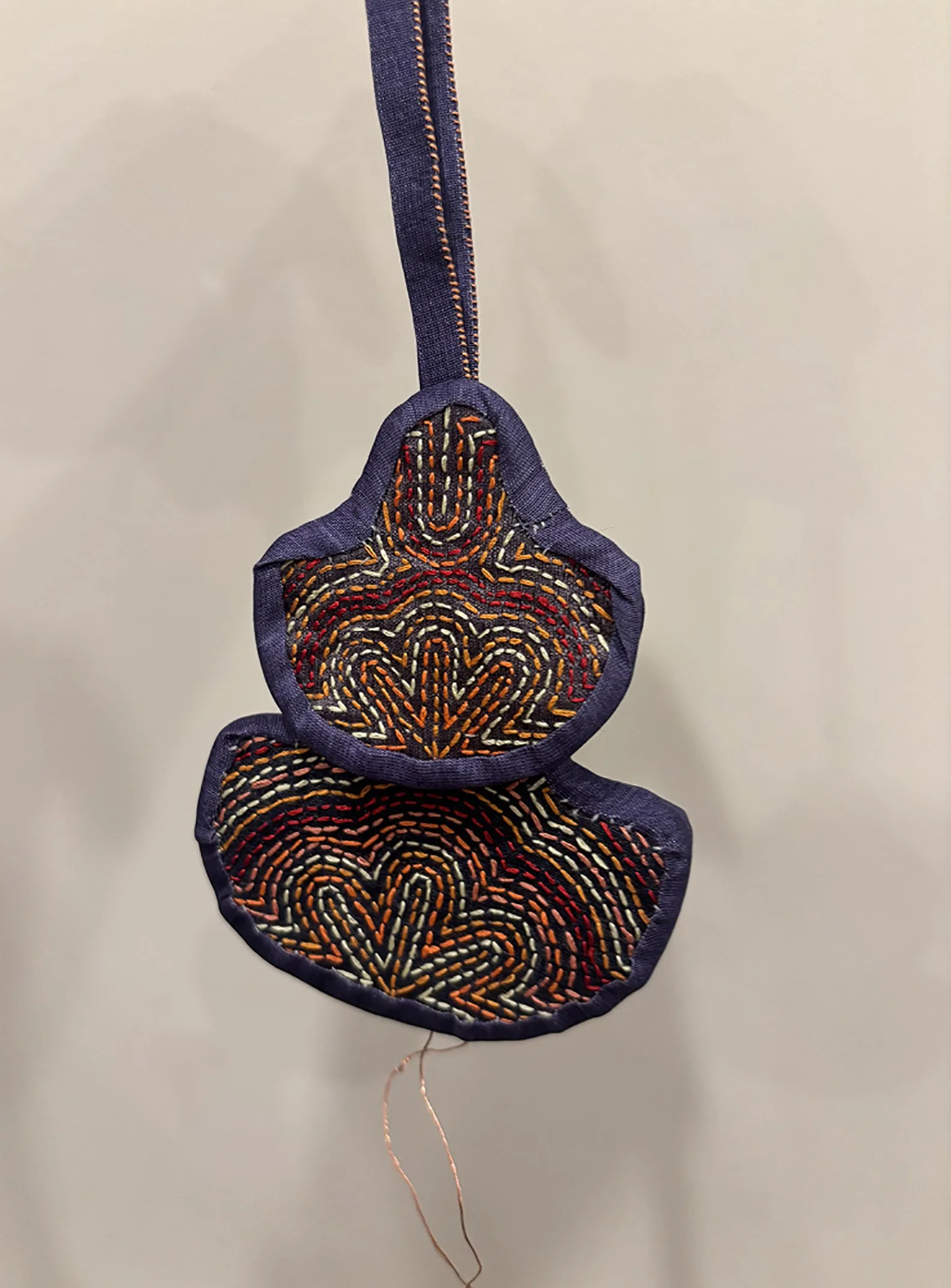 23 Kim__Donna(Kyunghee)__Speaker and needle holder ornament.jpeg.jpg