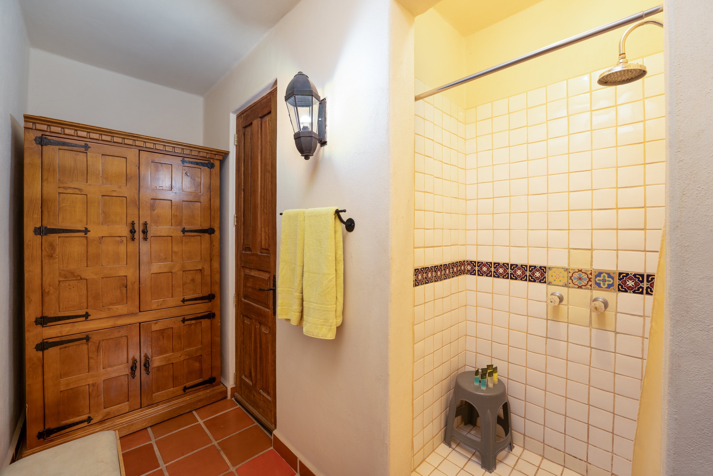 Bathroom 2.jpg