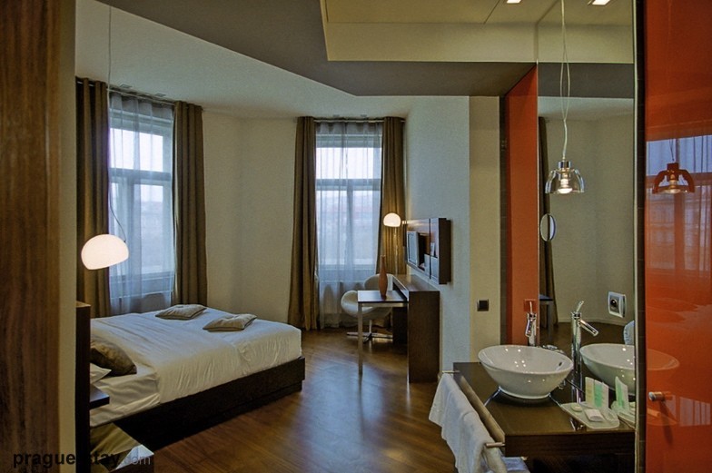 987 Hotel