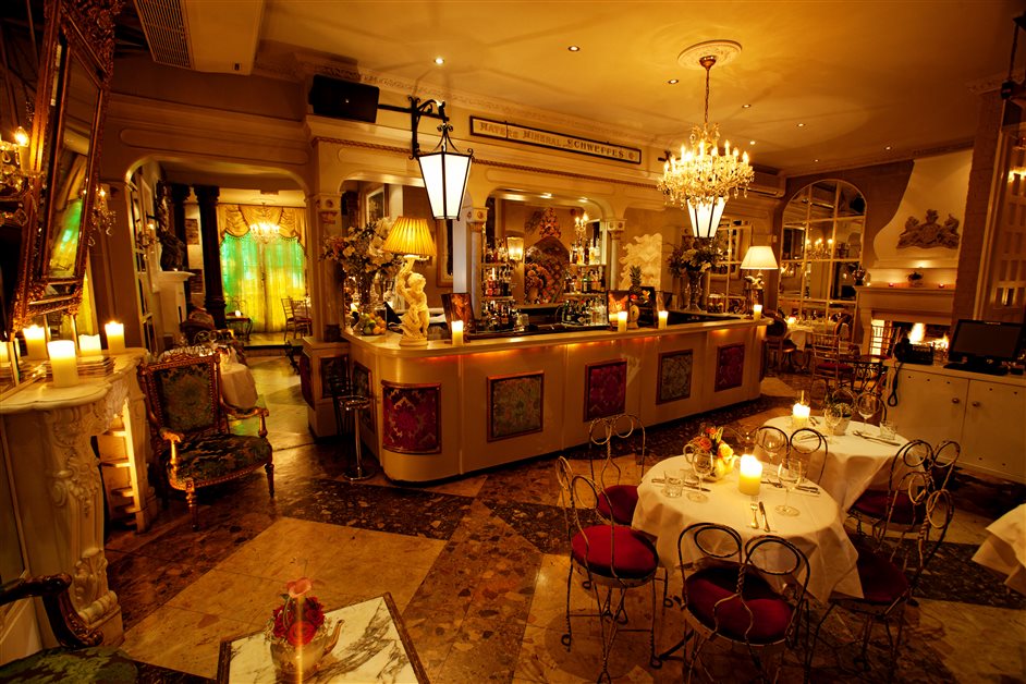 Beach Blanket Babylon
