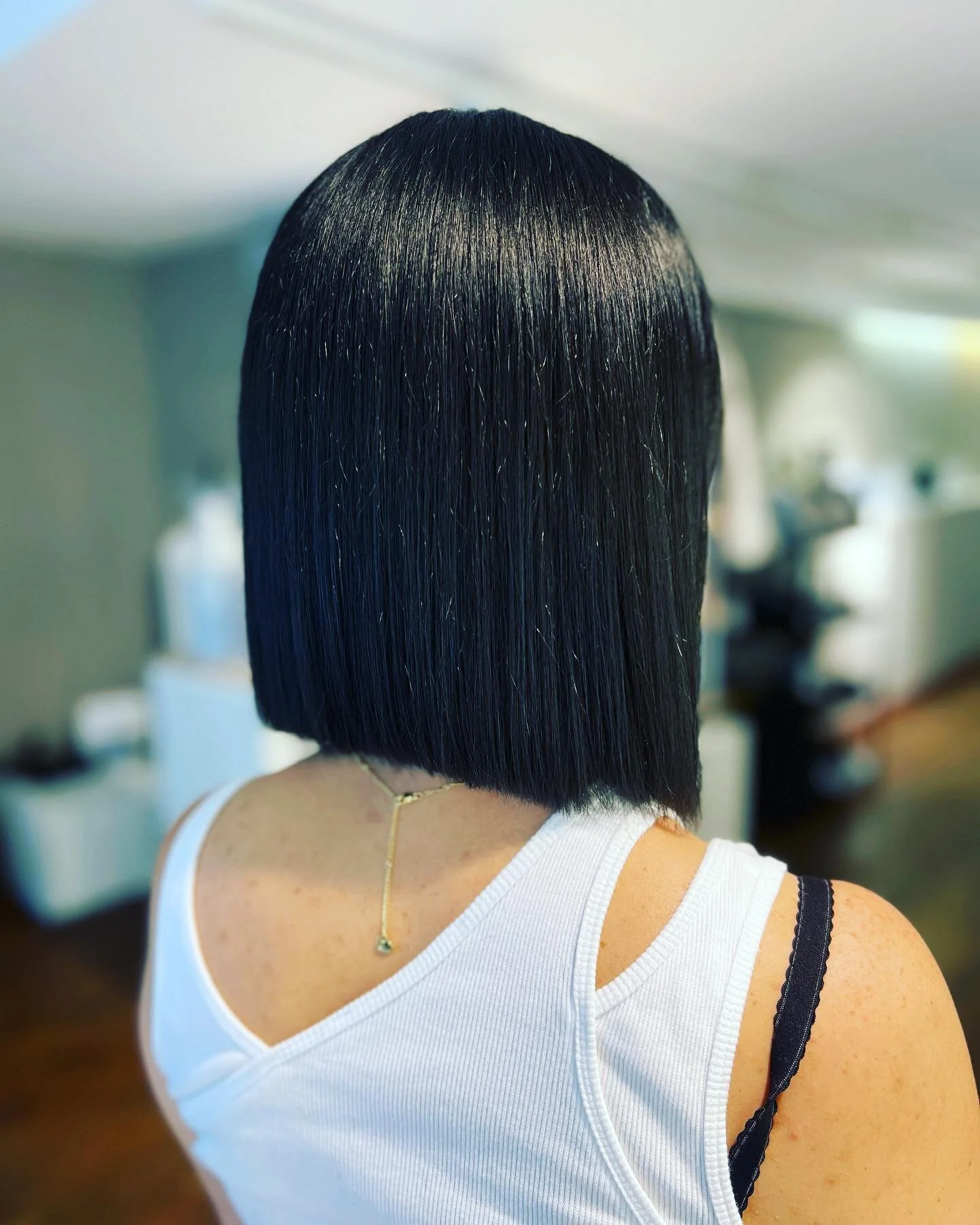 #longbob #newstyle #haircut #blackhair #blackhairstyles #summervibes #lovemyjob 🤍 @angelique.mrst @sandraschwegler