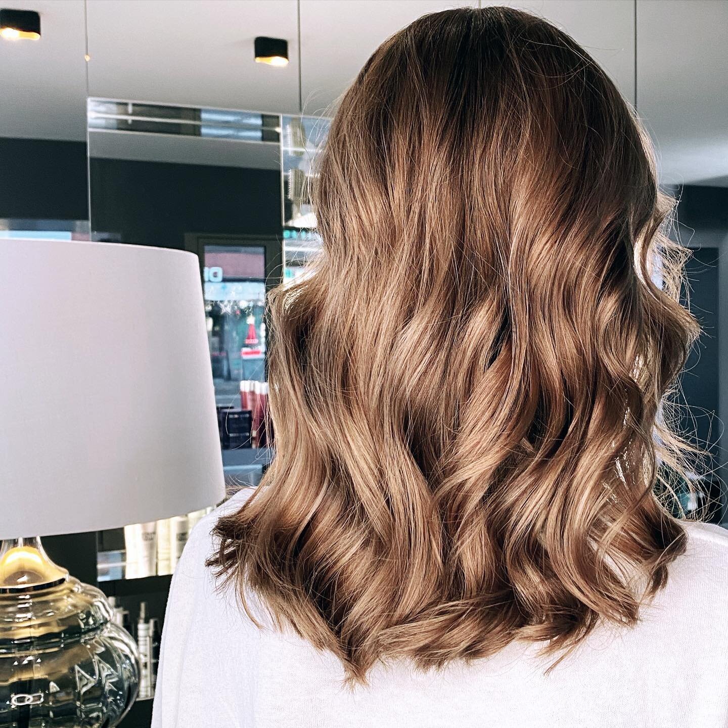 💫💫💫light up your hair &amp; your soul is happy 💫 💫💫💫💫💫by brigitte #dezember #vibes #lightupyourlife #balayagehighlights #hairmood #instahair #instahaircolor #hairstyles #healthyhair #hairgoals #hairstylistlife #hairsalon