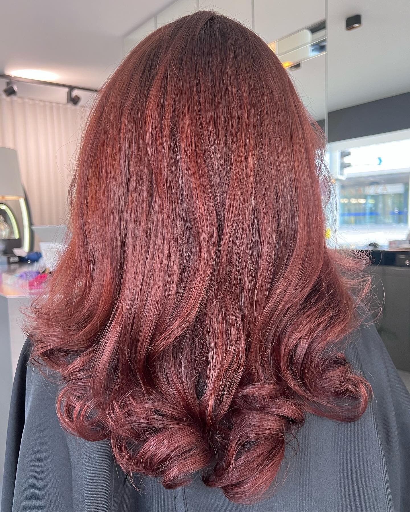 No filter needed - get ready for autumn 🍂🍁 by isami #redhair #redcopperhair #autumnhair #hairideas #hairinspo #hairinspiration #autmnhaircolor #hairoftheday #zurichhairstylist #hairstyle #haircolorist #haircolor #zurichcoiffeur #schwarzkopf #igorav