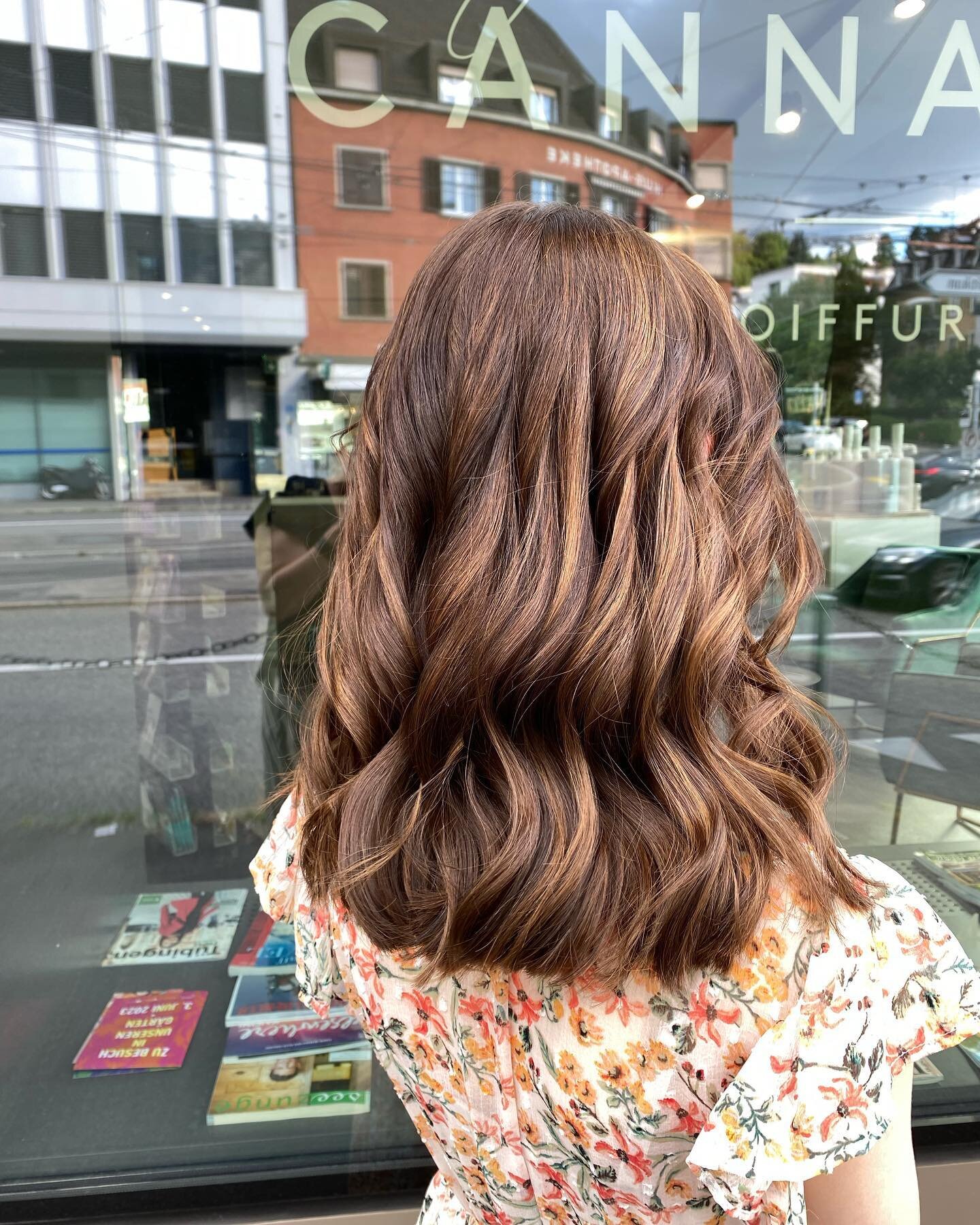 flash up balayage for your summer holiday vibes by brigitte #summervibes #balayage #highlighting #haircolors #beachwaves #healthyhair #hairgoals #hairstyles #instahair #hairaffair #hairsalon #schwarzkopf #alternahaircare #hairmakeover #hairstylistlif