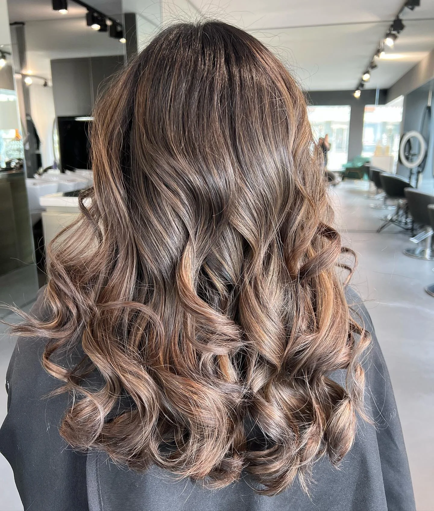 Balayage 🤎 - by isami #balayage #balayagehighlights #balayagehair #highlights #highlightshair #babylights #hairinspiration #hairideas #straighthair #haircolor #hairstyle #hairstyles #hairtransformation #hairstylist #hairtrends #hairfashion #fashion 