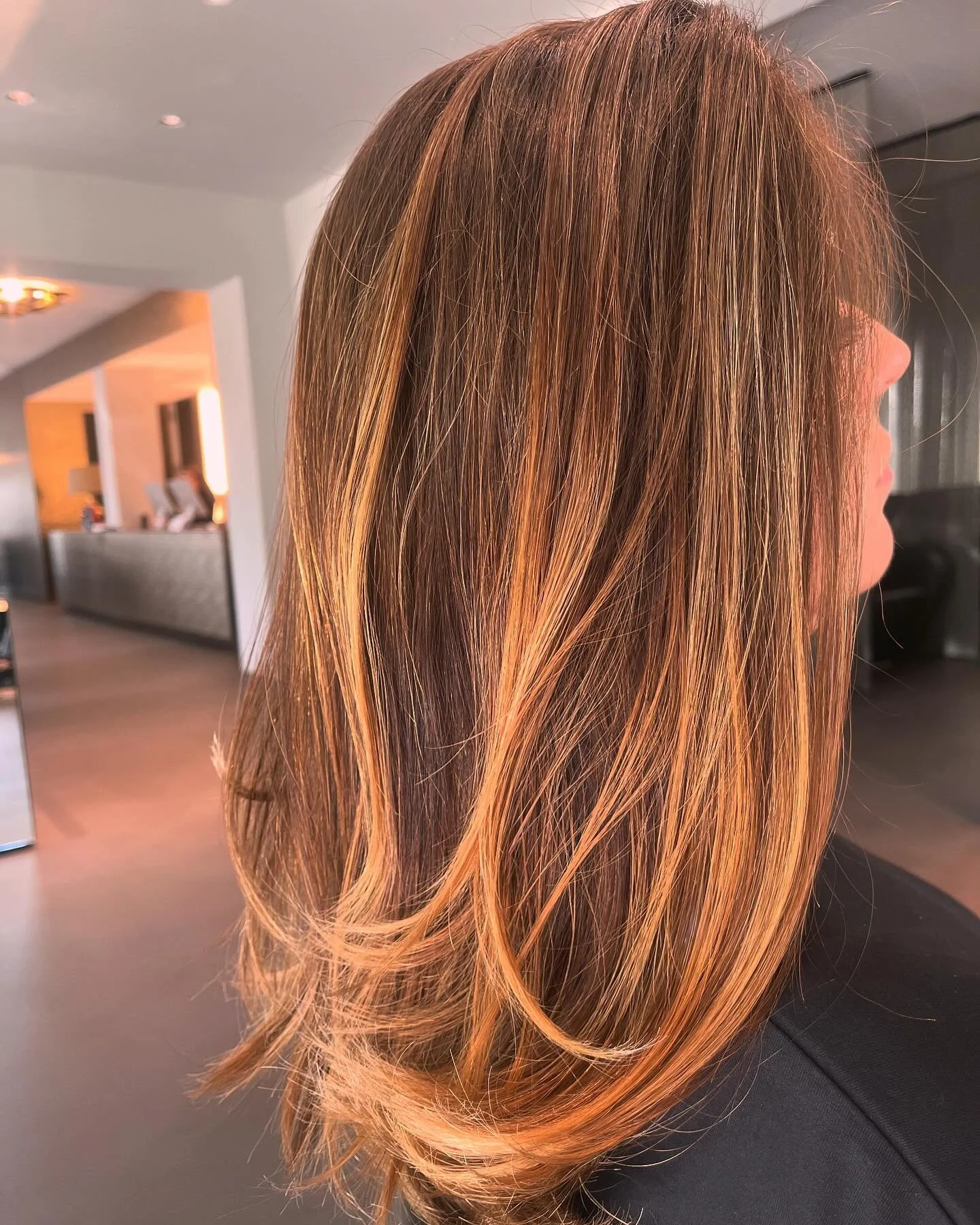 Embracing the allure of autumn with this rich blend of browns and golds. 🍂✨ 
A touch of warmth and elegance, perfectly capturing the season&rsquo;s glow. 
Let these tones wrap you in the seductive beauty of fall, where every strand shimmers like the