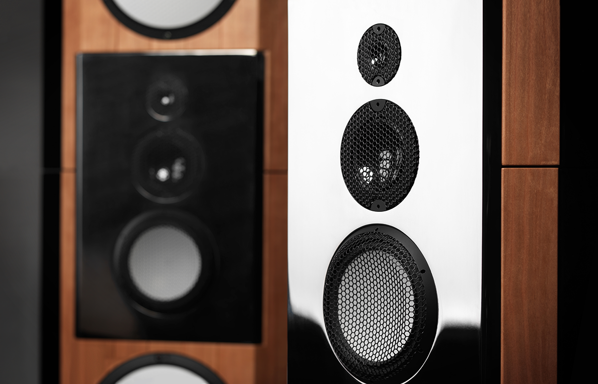 Marten-coltrane_supreme_2_close_up_mid_2-EAR-USA.png