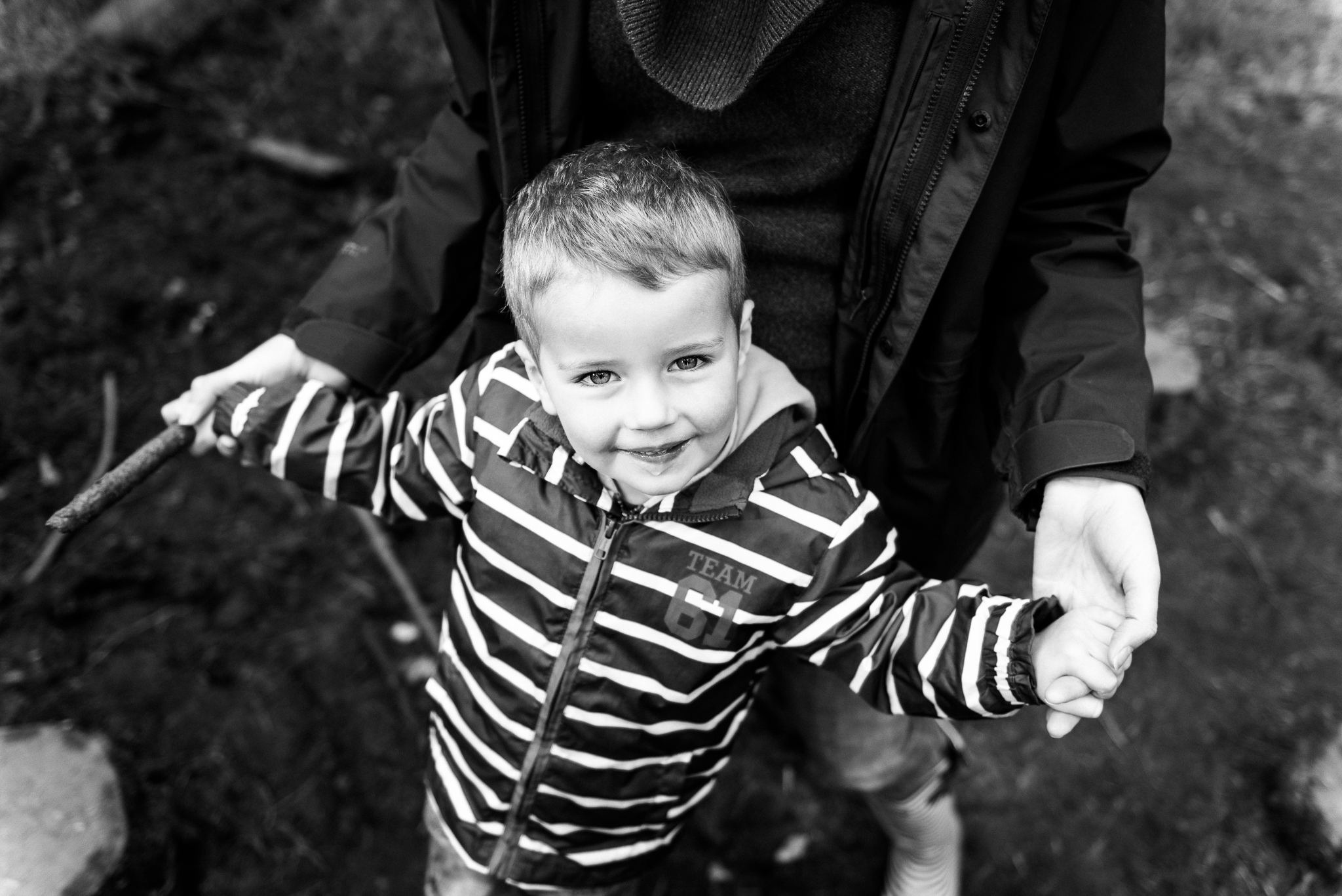 Documentary Family Photography at Clent Hills, Worcestershire Family Lifestyle Photography Woods Outdoors Trees Flying Kite - Jenny Harper-2.jpg