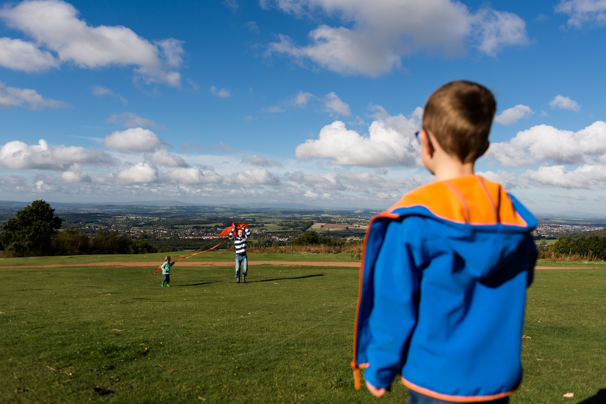 Documentary Family Photography at Clent Hills, Worcestershire Family Lifestyle Photography Woods Outdoors Trees Flying Kite - Jenny Harper-10.jpg