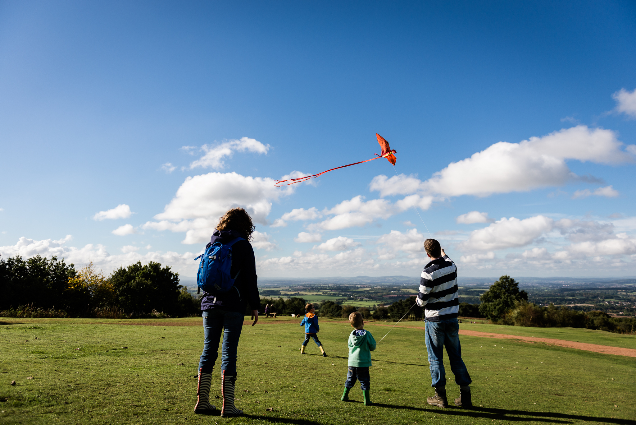 Documentary Family Photography at Clent Hills, Worcestershire Family Lifestyle Photography Woods Outdoors Trees Flying Kite - Jenny Harper-12.jpg