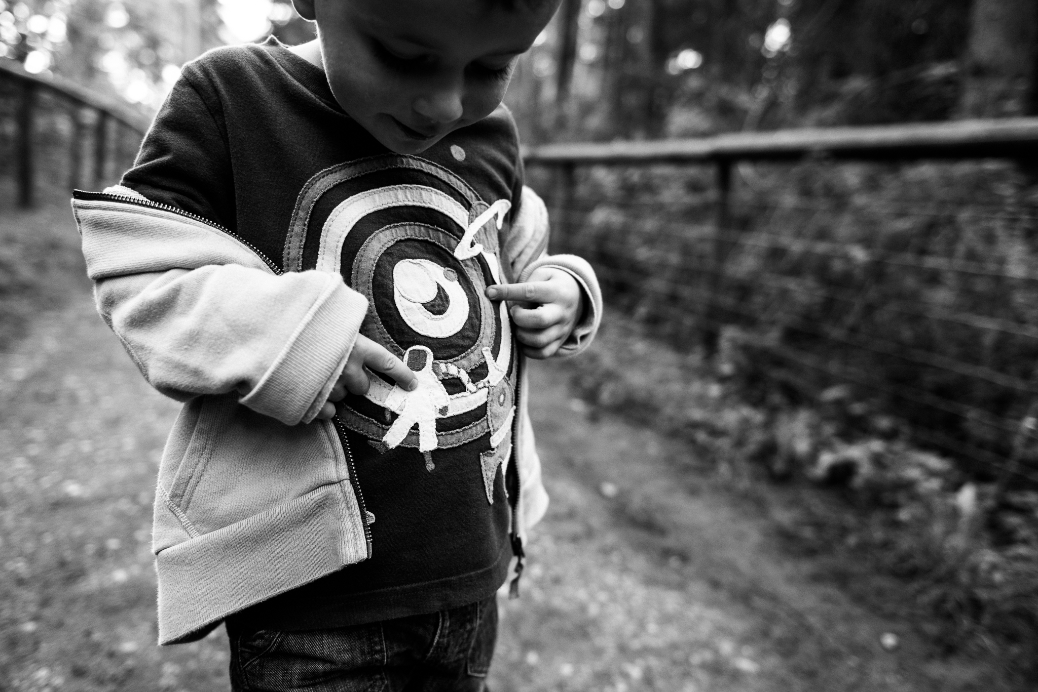 Documentary Family Photography at Clent Hills, Worcestershire Family Lifestyle Photography Woods Outdoors Trees Flying Kite - Jenny Harper-21.jpg