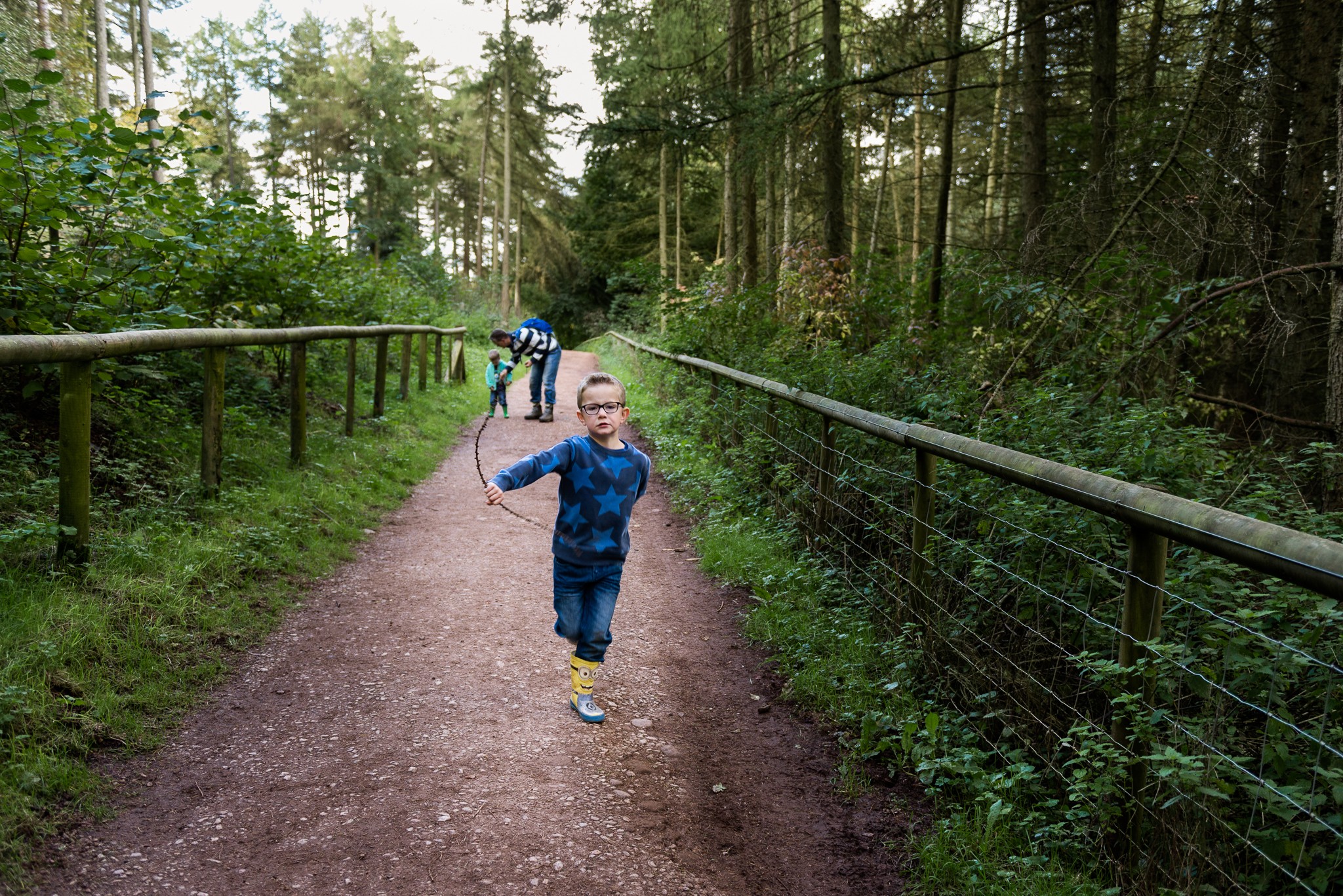 Documentary Family Photography at Clent Hills, Worcestershire Family Lifestyle Photography Woods Outdoors Trees Flying Kite - Jenny Harper-20.jpg