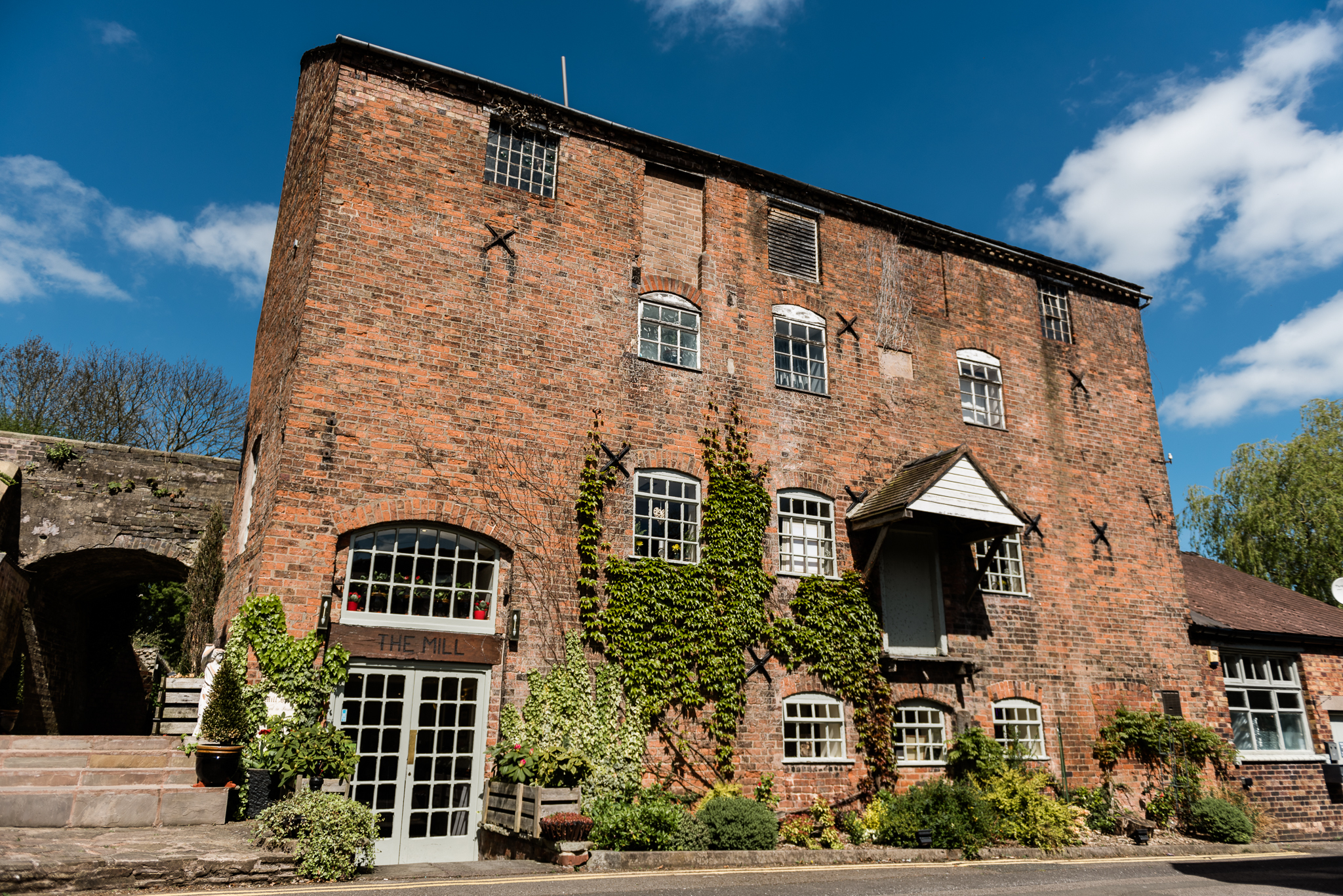 Stylish Sunny Spring Wedding at The Mill, Stone, Staffordshire Yellow Daffodills - Jenny Harper-23.jpg