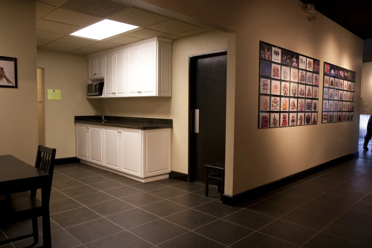 Kitchen & Restrooms