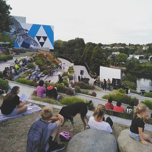Hamilton on a Saturday afternoon, @boonstreetart + @pechakuchahamilton + SawWave live music lineup all in one day at Victoria on the River = brilliant!
.
.
.
#victoriaontheriver #LoveTheTron #hamiltonrocks #boonstreetart #pechakucha #mesoverse
