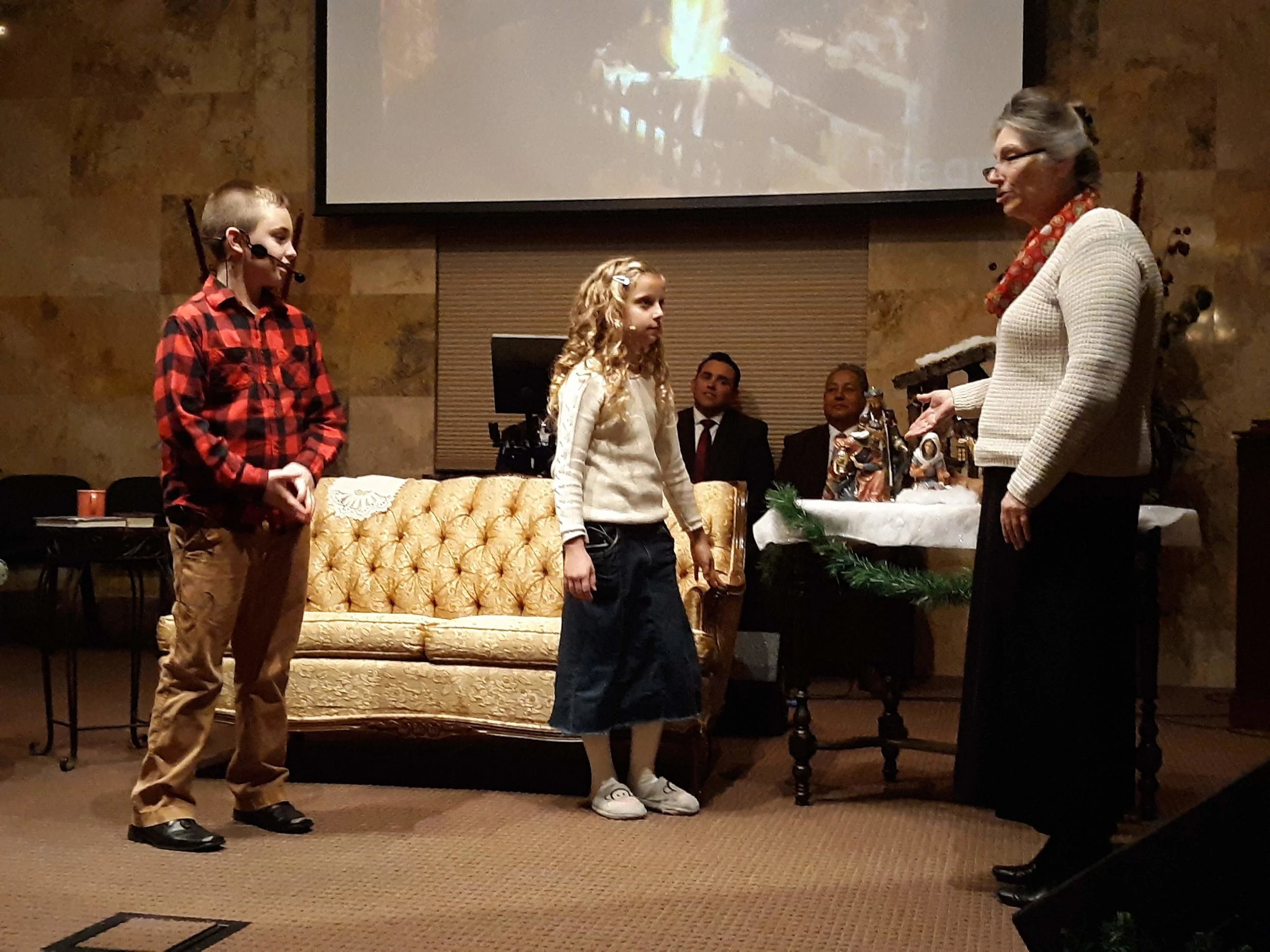 “Grandma” shows up to ask Dallas and Mandy about Christmas