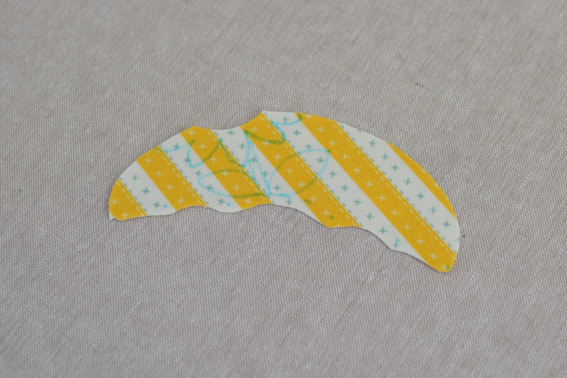 Trace the flower outline onto the cushion top piece, so the flower can be placed accurately.