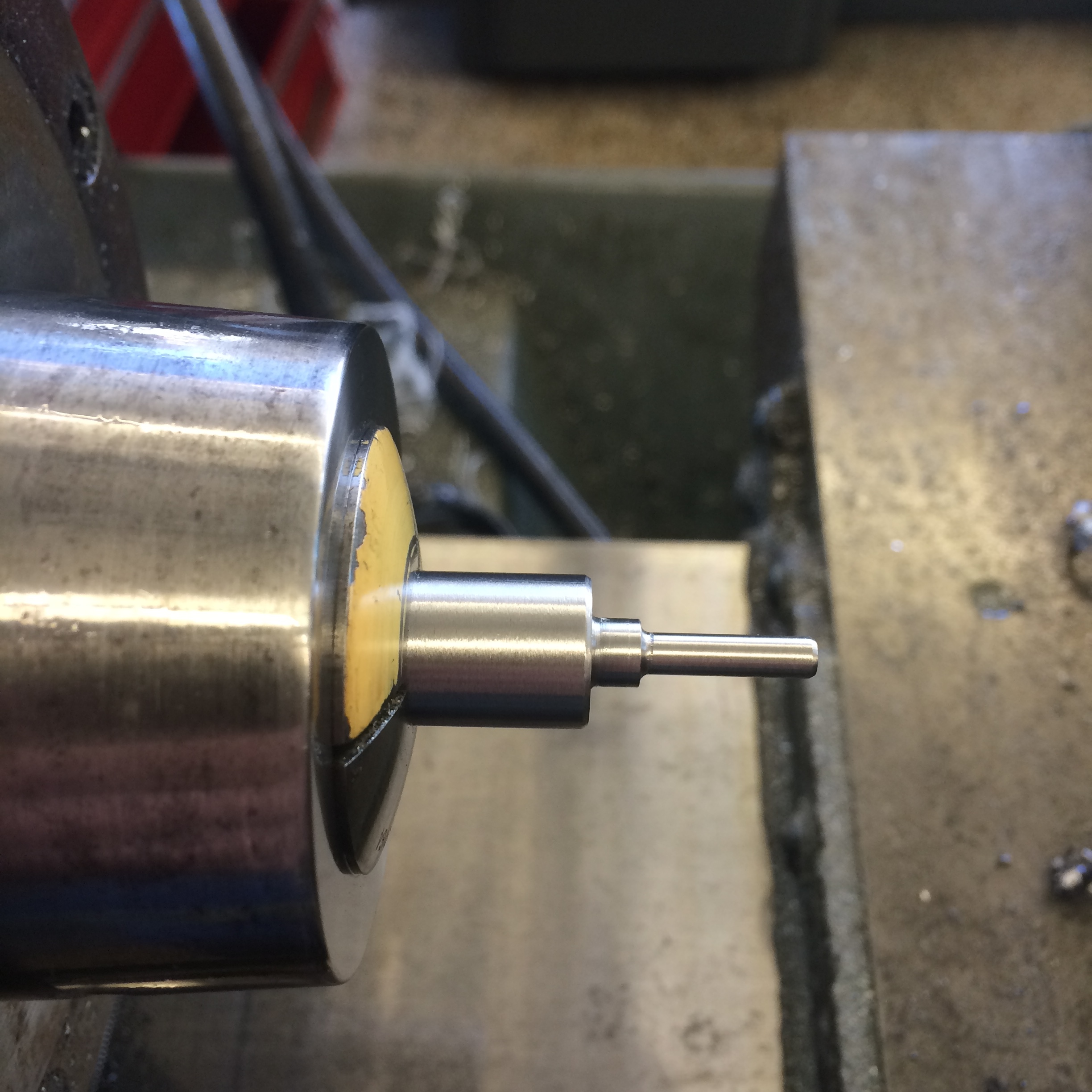  Turning the hinge pin 