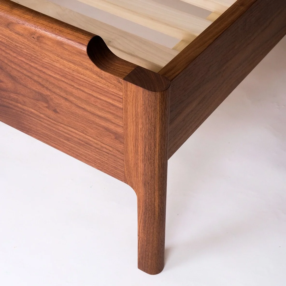 Chord bed details ✨ I&rsquo;m thinking about making one for available inventory. What size mattress do you have?