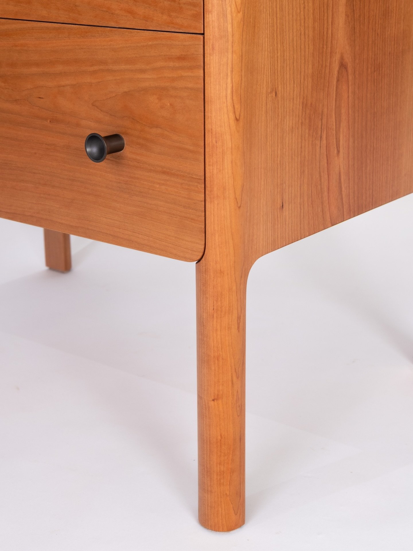 All the details 💫🍒 

Chord nightstand in cherry with oil rubbed bronze Basin knobs.