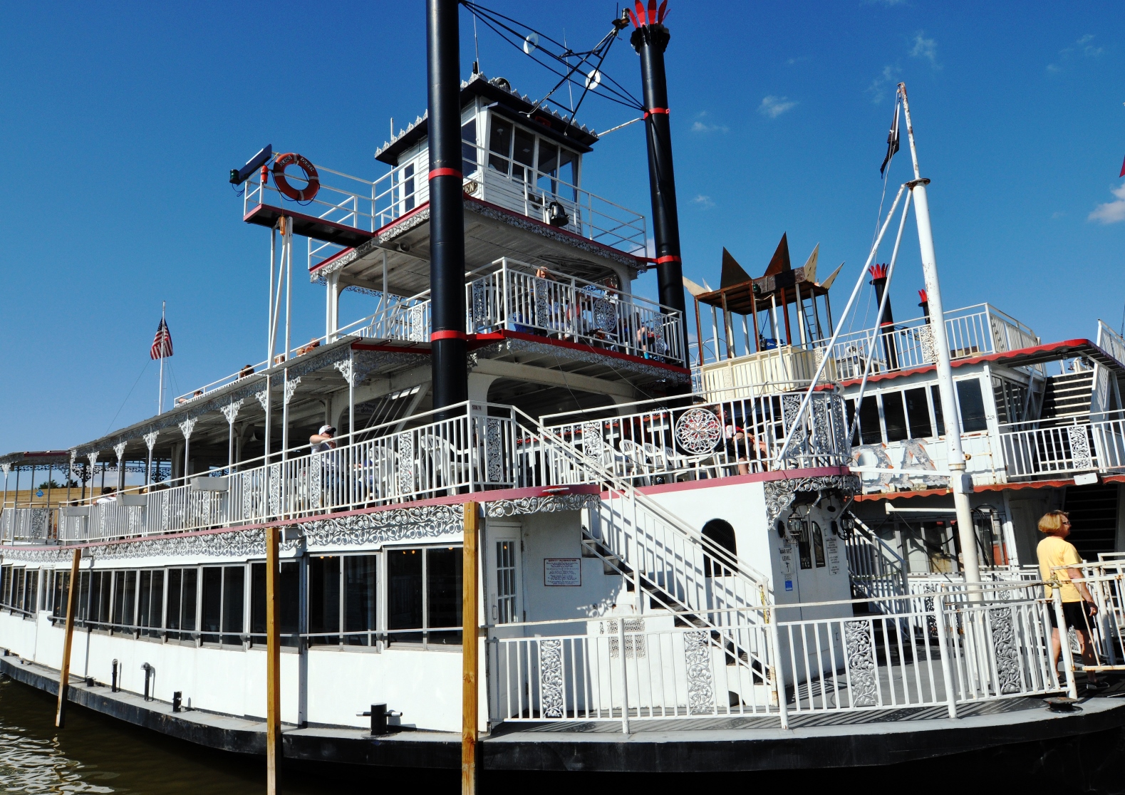 memphis300memphisriverboatsmemphisqueenIII1.jpg