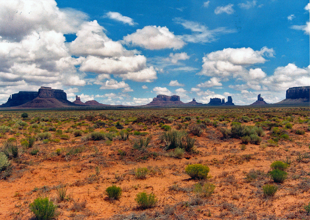 monument-valley-5-1375128.jpg