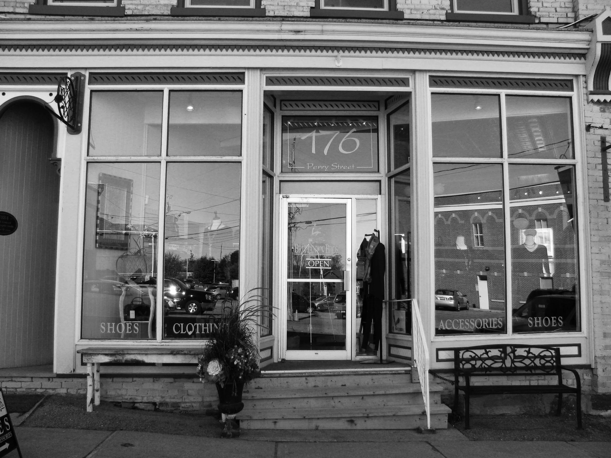 2013-10 Brittany'n'Bros. Port Perry 001.jpg