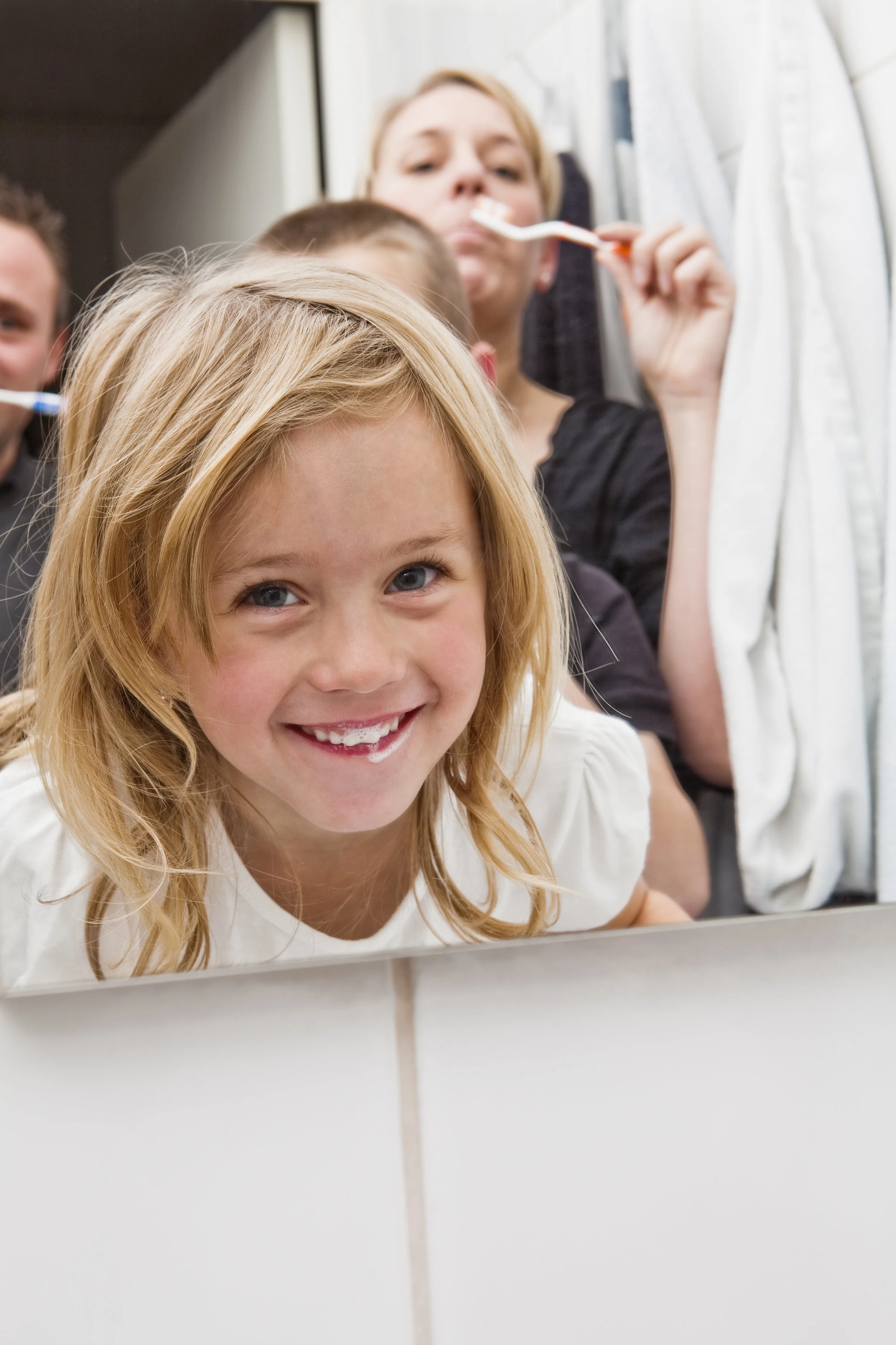 Travlet på badet om morgonen? Linn Bad har fleire løysingar med dobbel servant som lettar morgonstellet i ein hektisk kvardag.