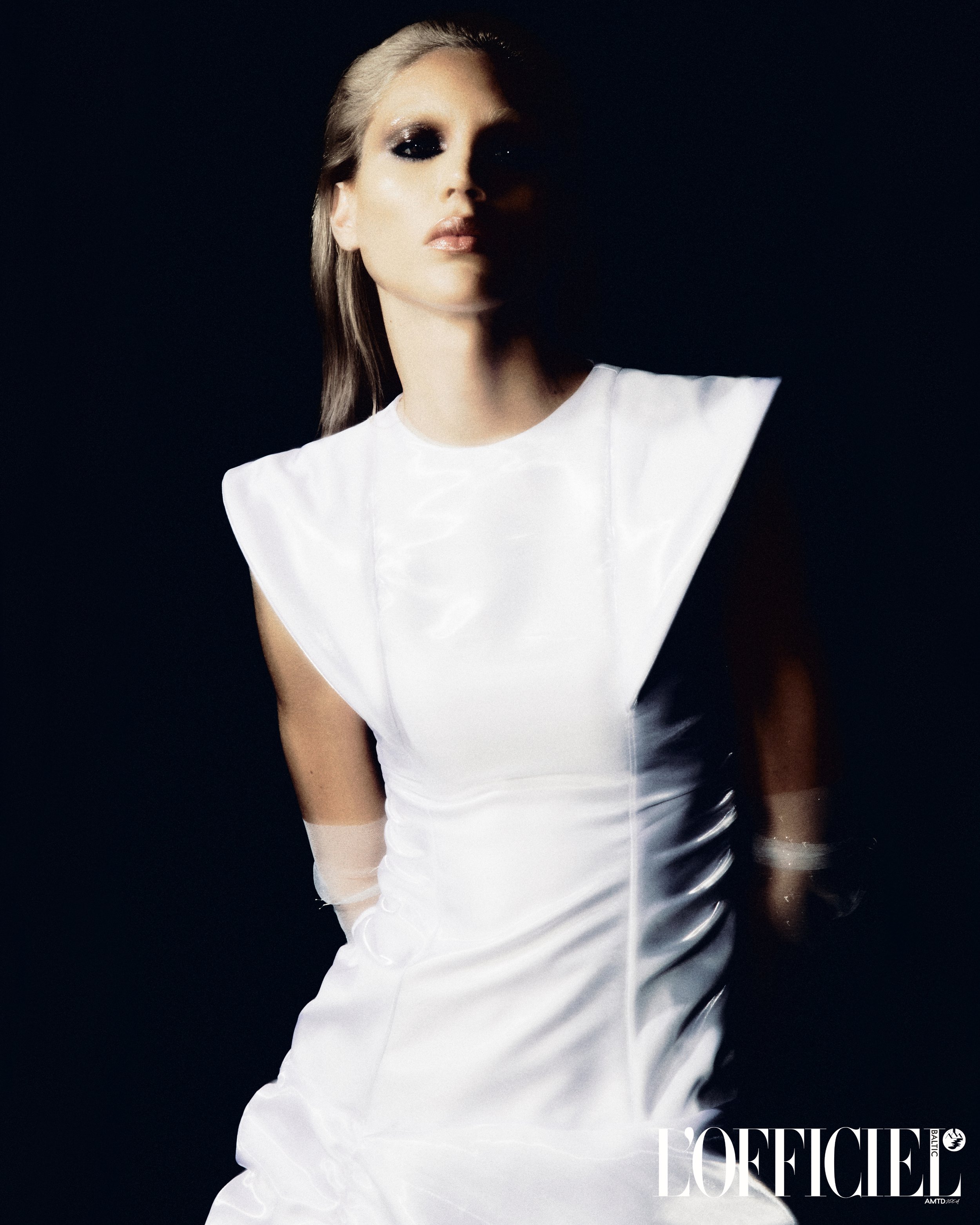 L'Officiel Baltics Dez 3.jpg