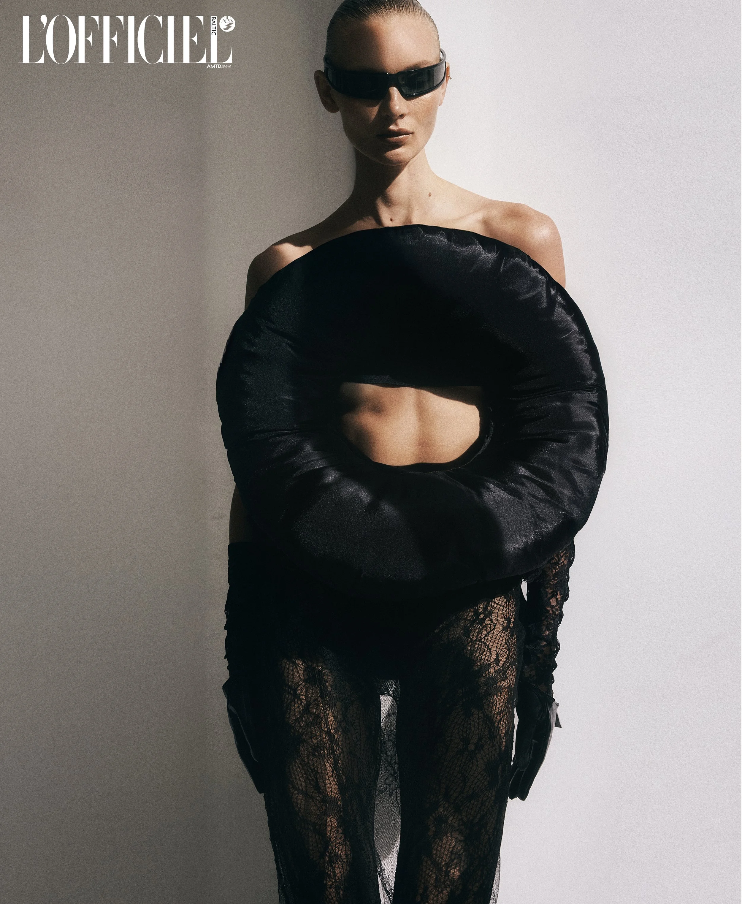 LOfficiel Baltics_Yanita 07 logo.jpg