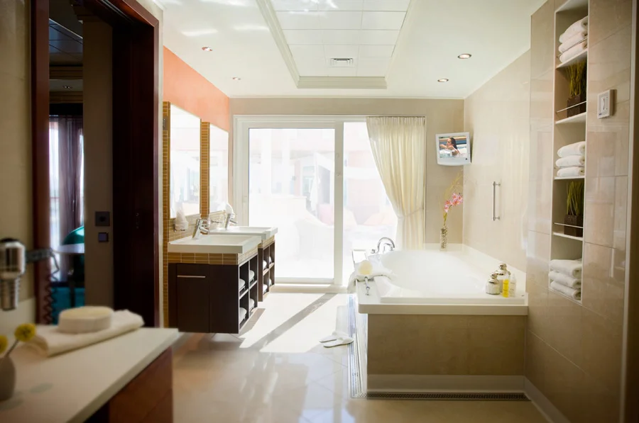Cruisline Bathroom2.jpg