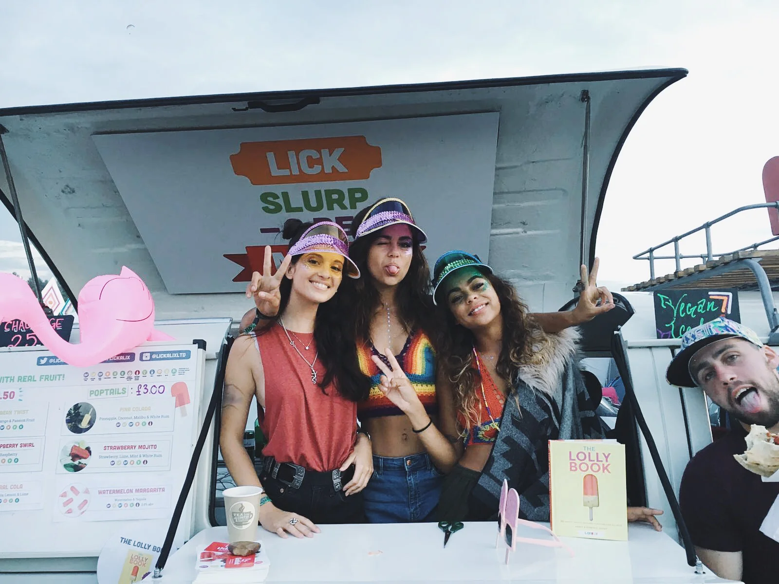 Our LICKA-chicks couldn't resist the glitter hats :)