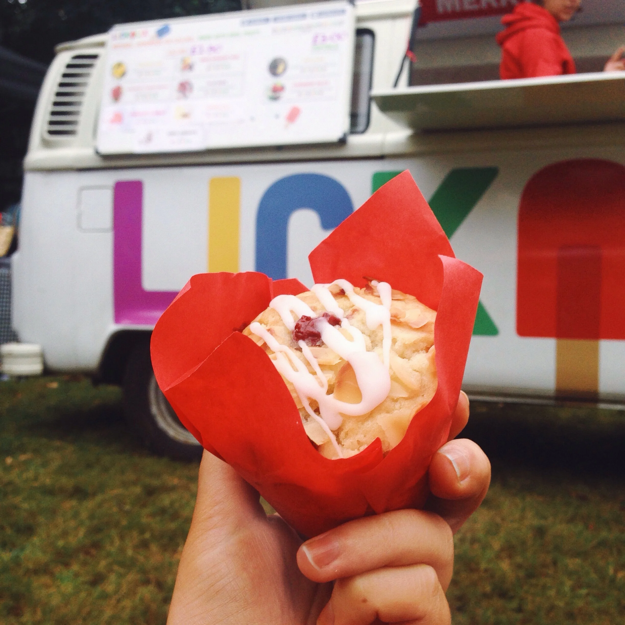 Of course we had to get some food ourselves as well... We went for this vegan muffin from The Muffin Makery. Too good!