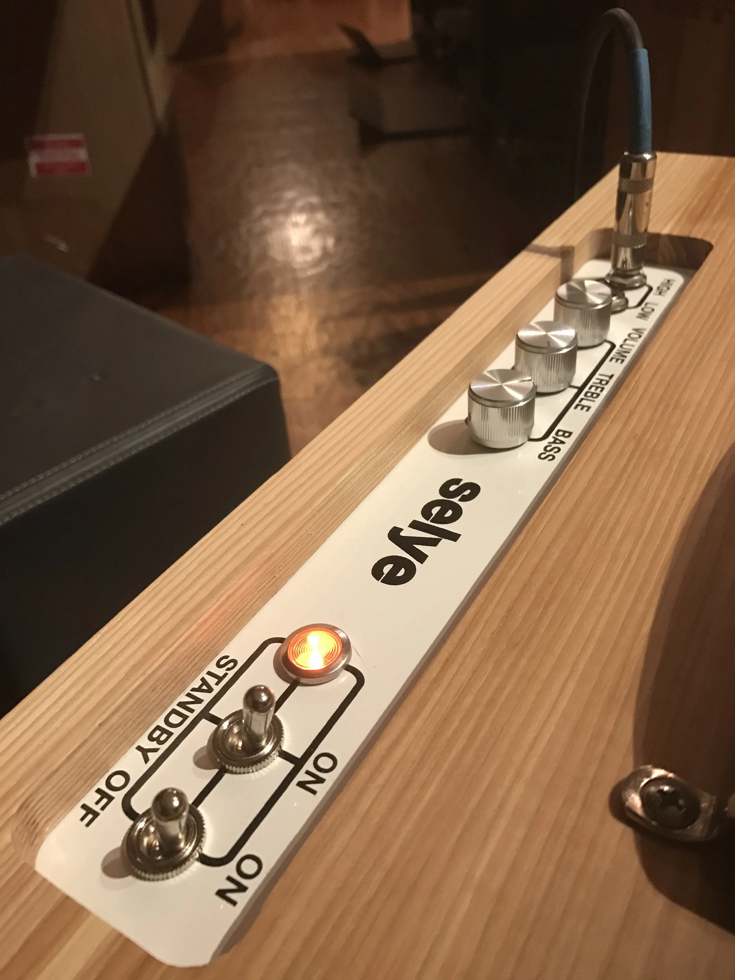  Selye combo in pecan. 