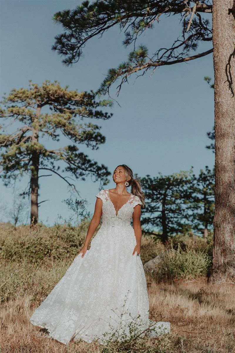 Brand NEW Essense of Australia d3487 — The Barefoot Bride - Main Image