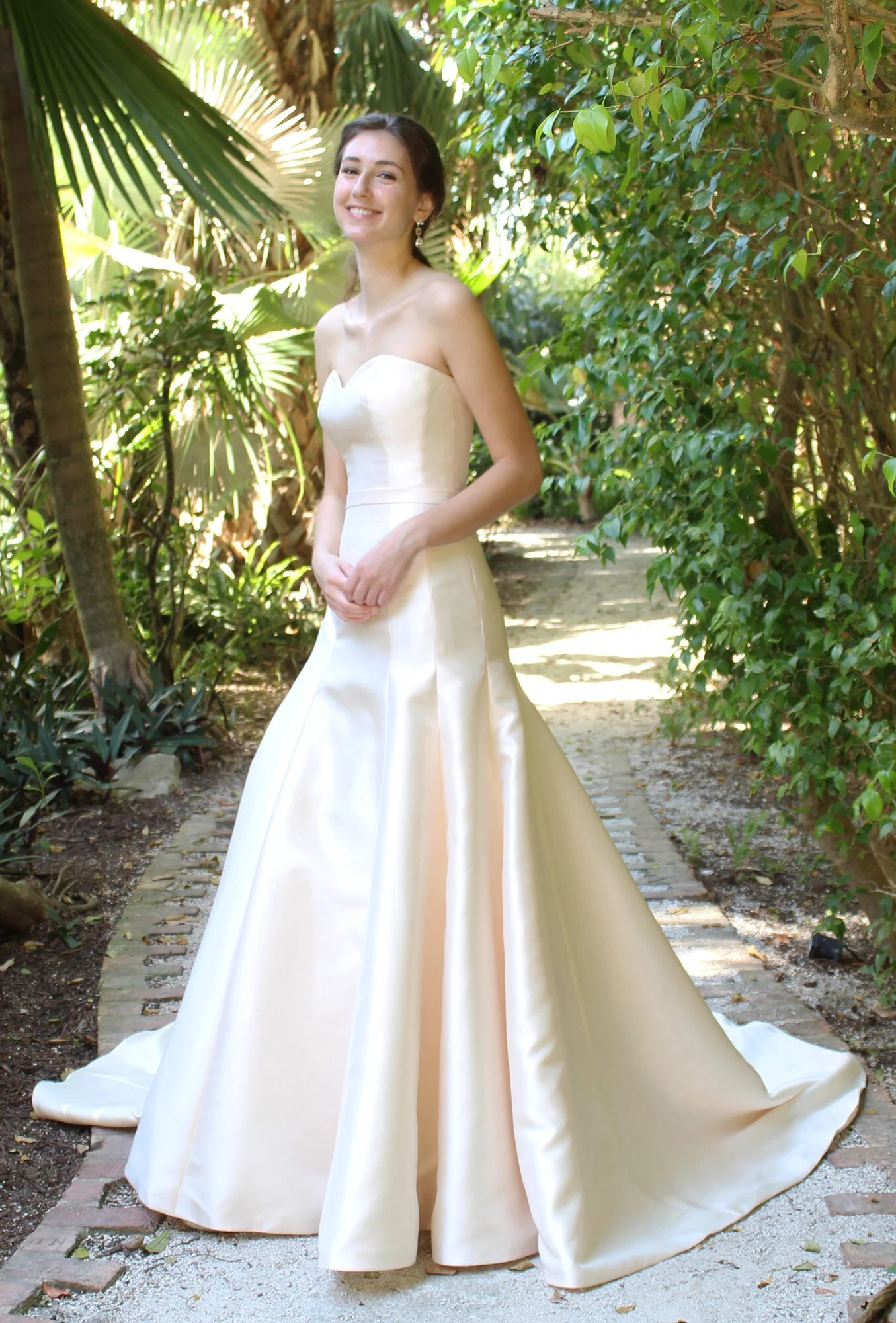 Brand NEW Augusta Jones Rebecca — The Barefoot Bride