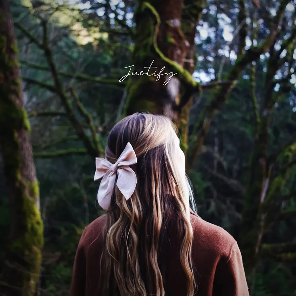  Single Artwork  Rosie Darling :  Justify   Photographer : Laura Lynn Petrick 