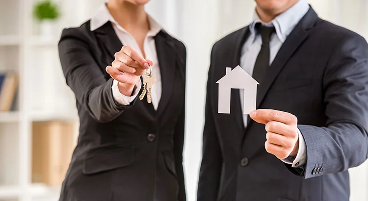 5 Reasons to Hire a Real Estate Professional When Buying & Selling!