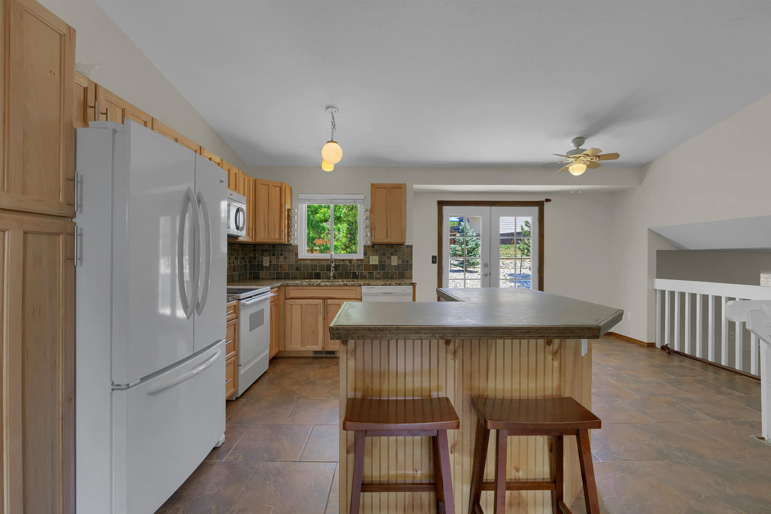 1510 Leewood Court Colorado-large-006-4-Kitchen-1500x1000-72dpi.jpg