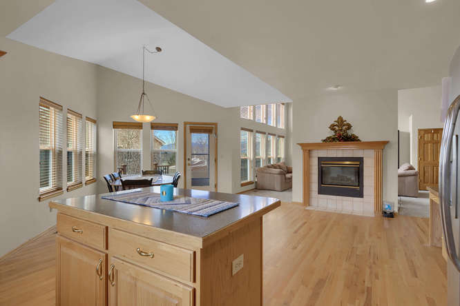 1147 Meadow Oaks Dr Colorado-small-023-35-Kitchen-666x445-72dpi.jpg