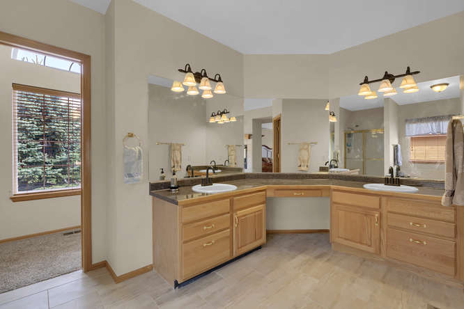 1147 Meadow Oaks Dr Colorado-small-032-12-Bathroom-666x445-72dpi.jpg