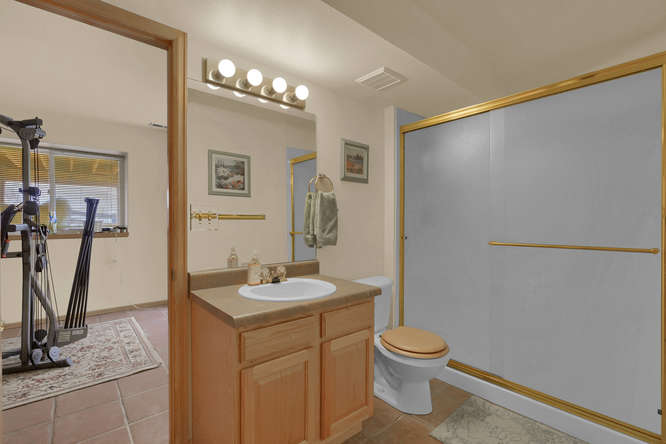 1147 Meadow Oaks Dr Colorado-small-038-31-Bathroom-666x445-72dpi.jpg