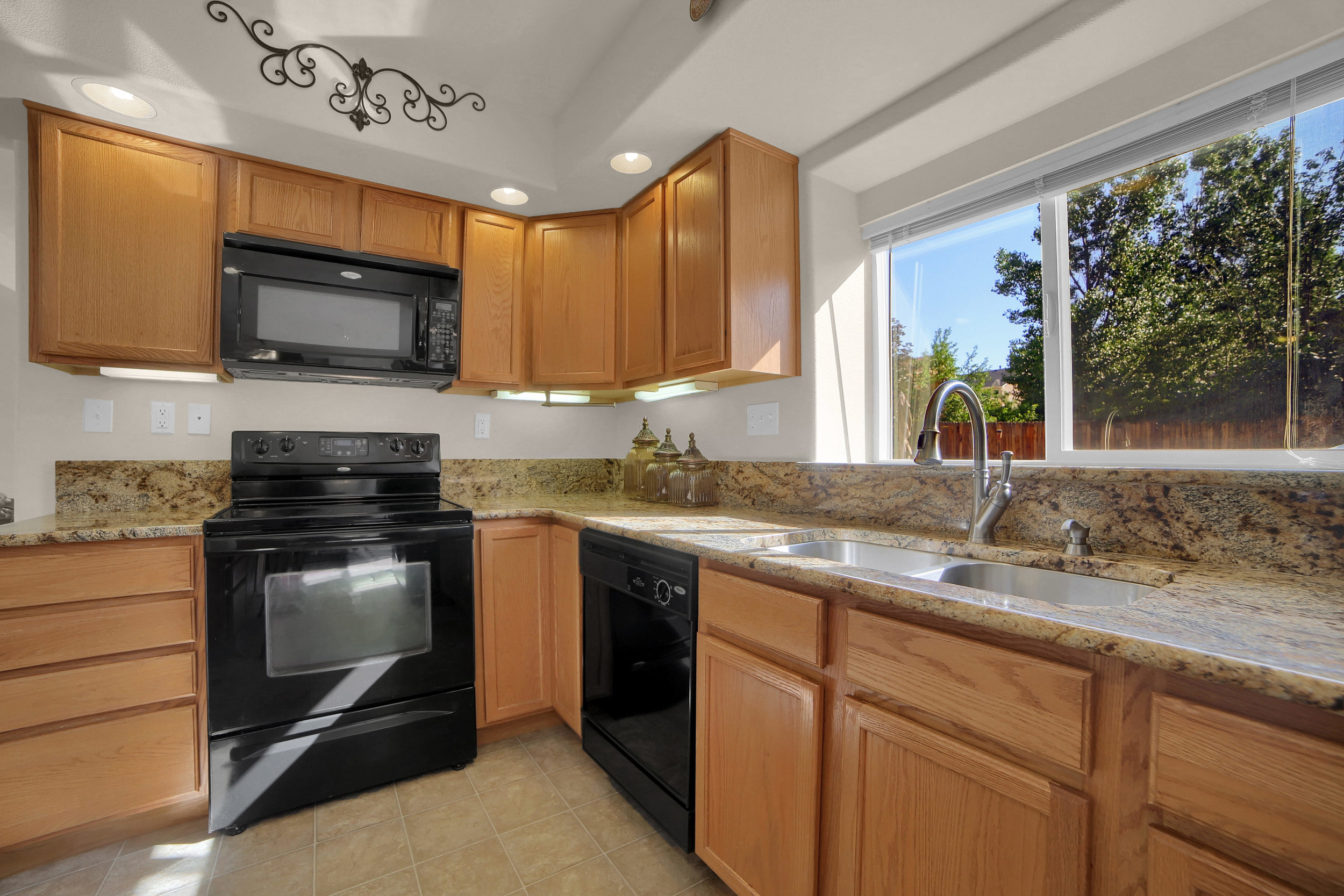 7414 Campstool Drive Colorado-print-012-010-Kitchen-3647x2432-300dpi.jpg