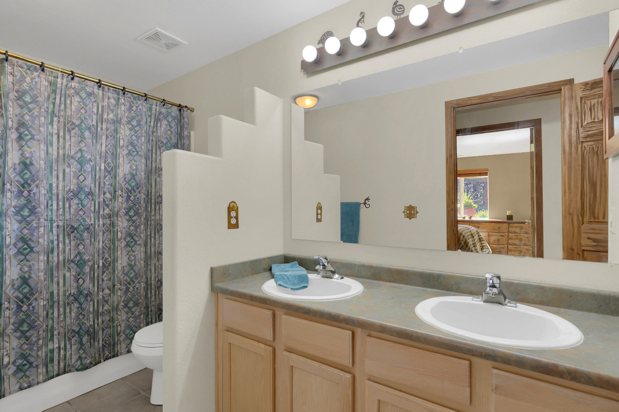 1605 Vickers Drive Colorado-print-030-022-Bathroom-2800x1867-300dpi.jpg