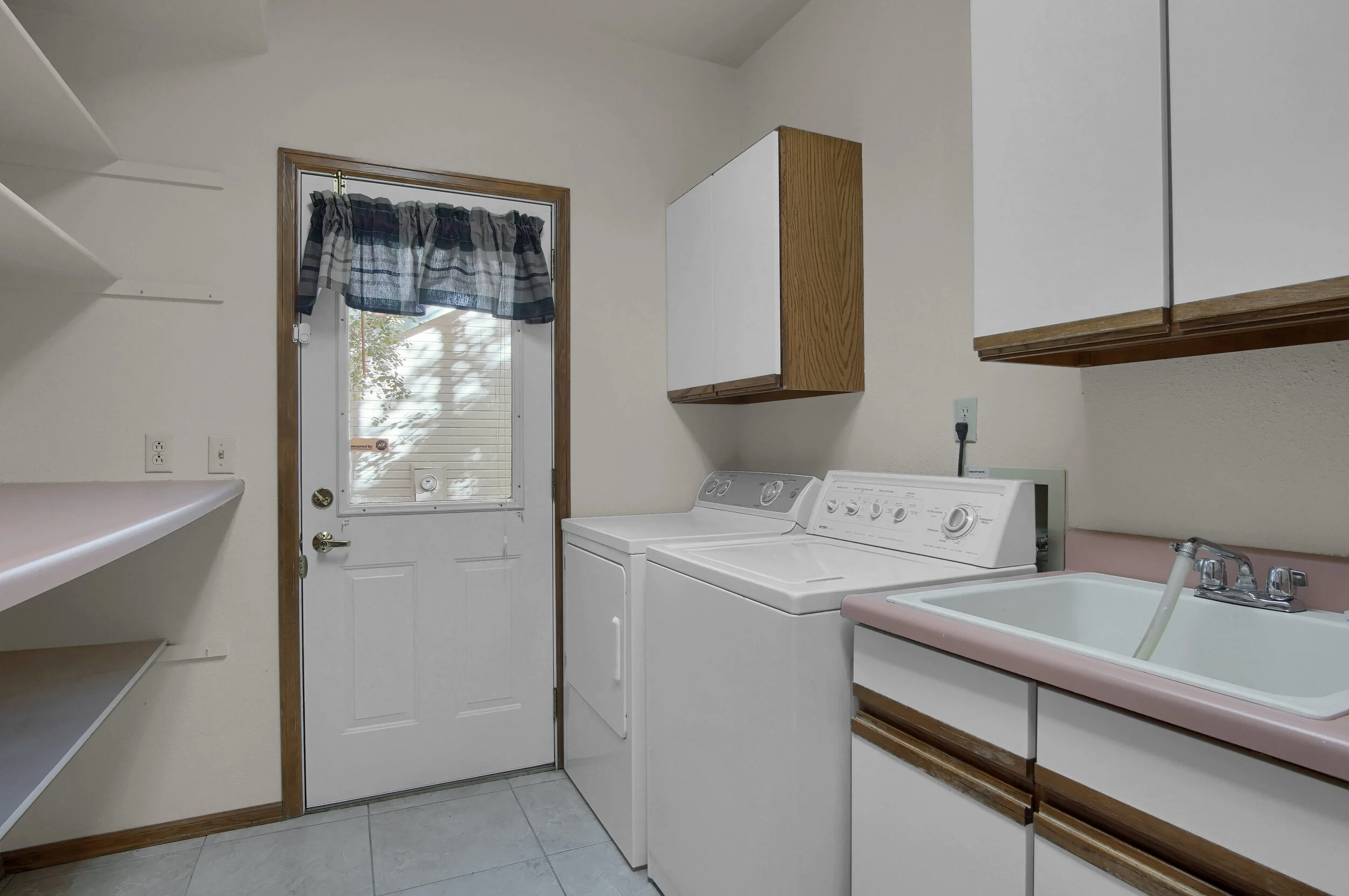 4919 Nightshade Cir Colorado-print-025-012-Laundry-3008x2000-300dpi.jpg