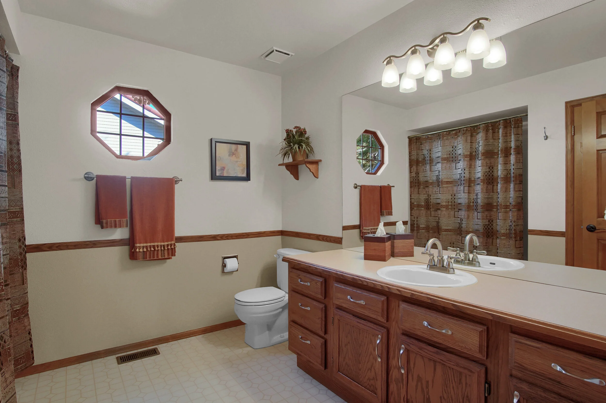 4919 Nightshade Cir Colorado-print-033-022-Bathroom-3008x2000-300dpi.jpg