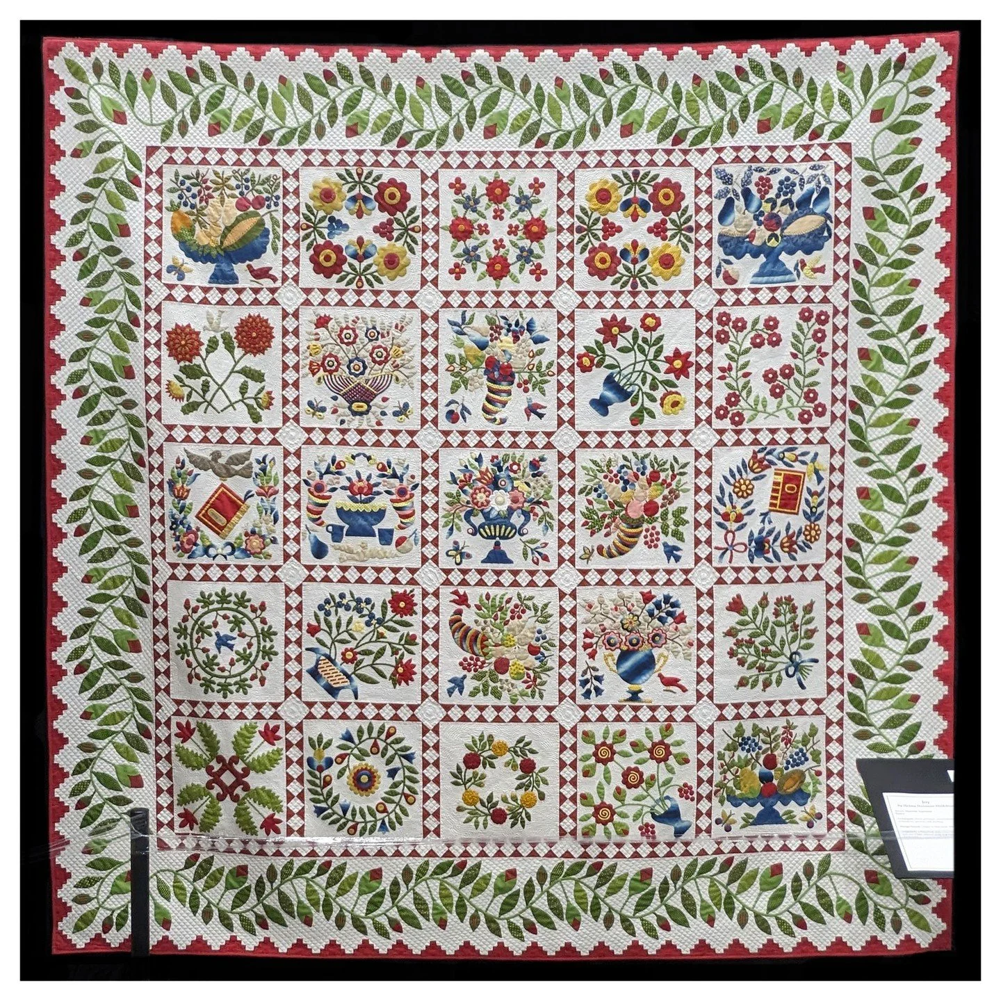 NOT MY WORK. This is Maryland by Martine Crab&eacute;-Lanux. This quilt is inspired by a Baltimore Album Quilt circa 1847. I've looked at pictures of the original so many times that I instantly recognized this quilt. It was almost like meeing a celeb